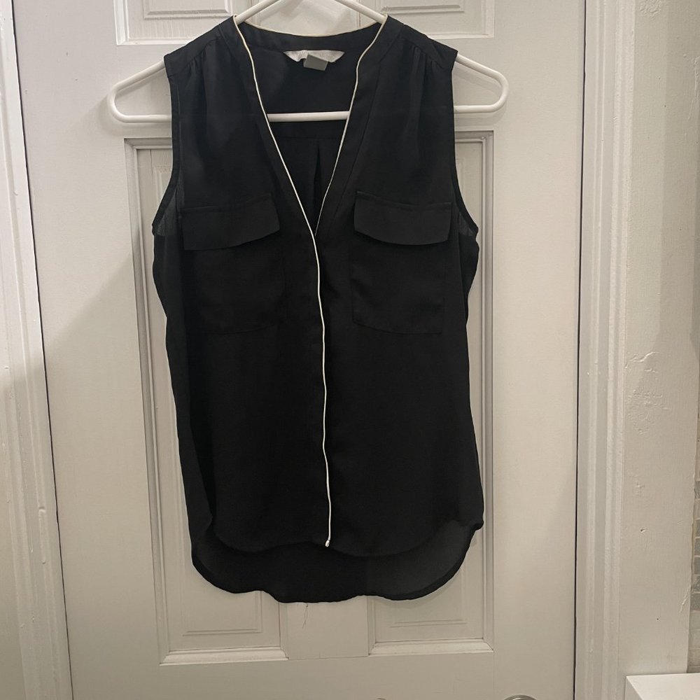 H&M Sleeveless Buttoned Blouse